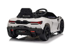 Pojazd Lamborghini Revuelto Białe