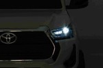 Toyota Hilux na akumulator dla dzieci Biały + Napęd 4x4 + Pilot + 2 bagażniki + Radio MP3 + LED