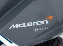 Quad McLaren Racing MCL 35 dla dzieci Szary + Pilot + Wolny Start + EVA + Audio LED