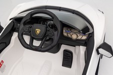 Pojazd Lamborghini Revuelto Białe