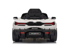 Pojazd Lamborghini Revuelto Białe