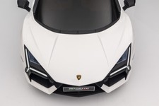Pojazd Lamborghini Revuelto Białe
