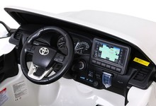 Toyota Hilux na akumulator dla dzieci Biały + Napęd 4x4 + Pilot + 2 bagażniki + Radio MP3 + LED
