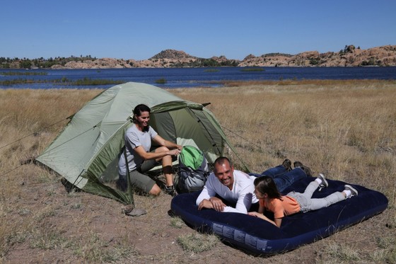 Materac Welurowy z Pompką 191 137 28cm BESTWAY