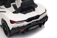 Pojazd Lamborghini Revuelto Białe