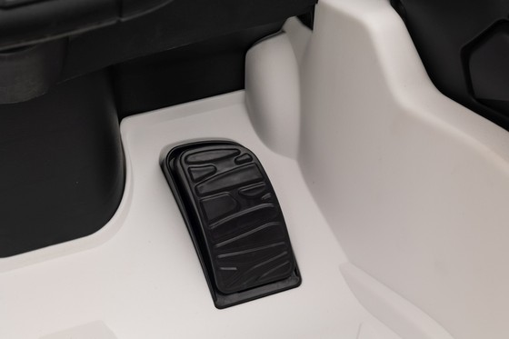 Pojazd Lamborghini Revuelto Białe