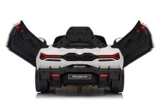 Pojazd Lamborghini Revuelto Białe