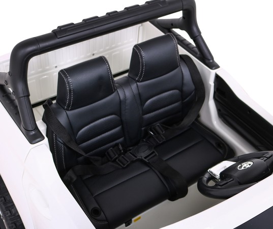 Toyota Hilux na akumulator dla dzieci Biały + Napęd 4x4 + Pilot + 2 bagażniki + Radio MP3 + LED