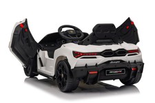 Pojazd Lamborghini Revuelto Białe