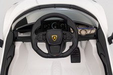 Pojazd Lamborghini Revuelto Białe