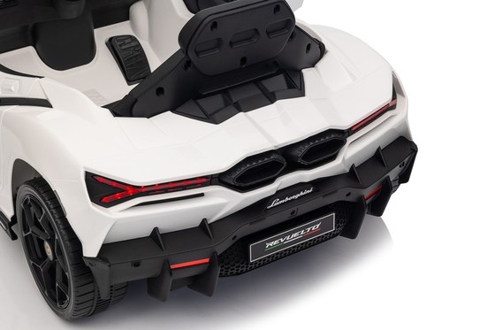 Pojazd Lamborghini Revuelto Białe