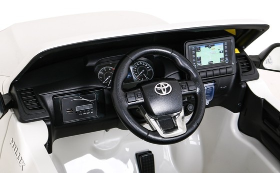 Toyota Hilux na akumulator dla dzieci Biały + Napęd 4x4 + Pilot + 2 bagażniki + Radio MP3 + LED