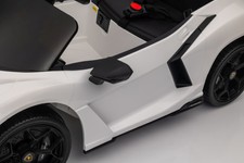 Pojazd Lamborghini Revuelto Białe