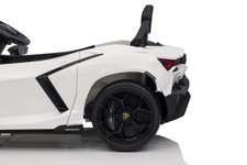 Pojazd Lamborghini Revuelto Białe