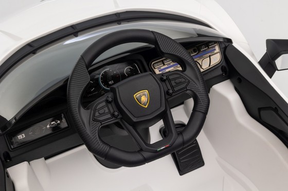 Pojazd Lamborghini Revuelto Białe