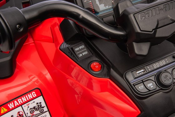 Quad Can Am Outlander ATV z Pilotem Czerwony