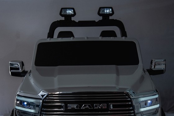 Pojazd RAM 3500 Biały