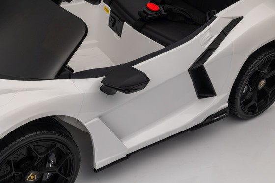 Pojazd Lamborghini Revuelto Białe