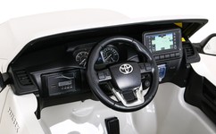 Toyota Hilux na akumulator dla dzieci Biały + Napęd 4x4 + Pilot + 2 bagażniki + Radio MP3 + LED