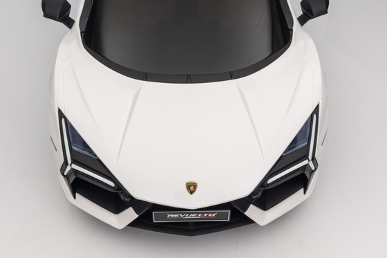 Pojazd Lamborghini Revuelto Białe